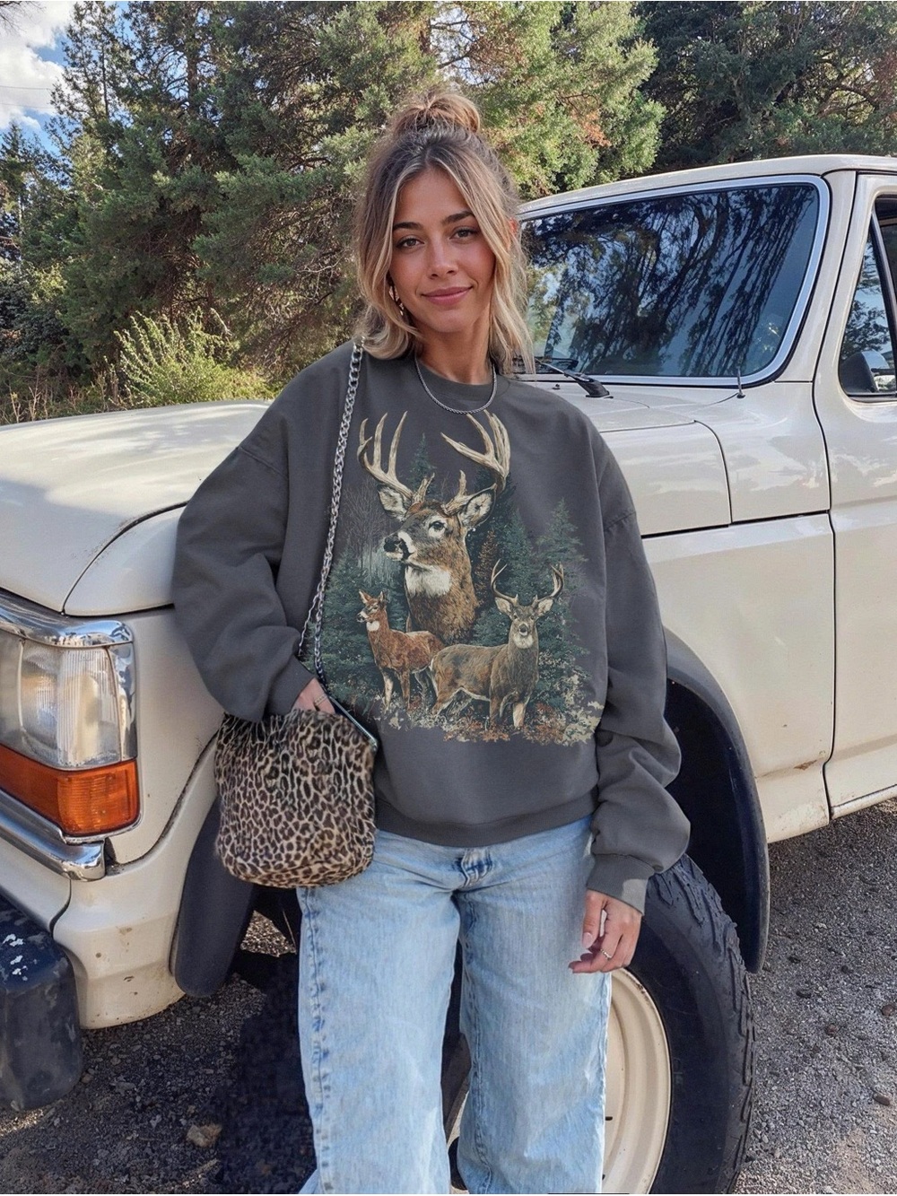 Classic Forest Deer Graphic Sweater - Olive Green